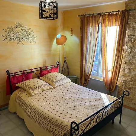 Domaine De Ji Bed & Breakfast 3*