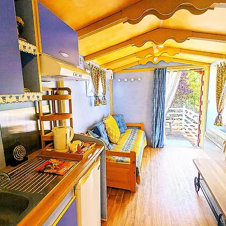 Domaine De Ji Bed & Breakfast