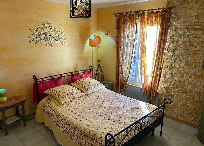Domaine De Ji Bed & Breakfast 3*